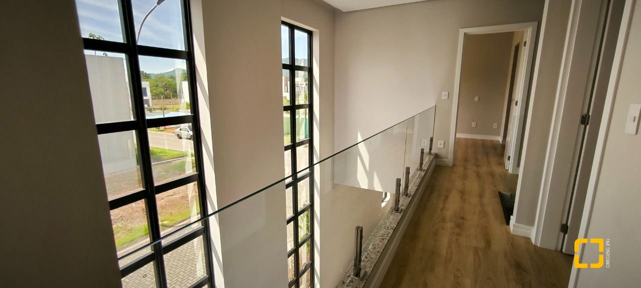 Casa de Condomínio com 165m², 4 quartos (sendo 1 suíte), 2 garagens, no bairro Beira Rio em Biguaçu