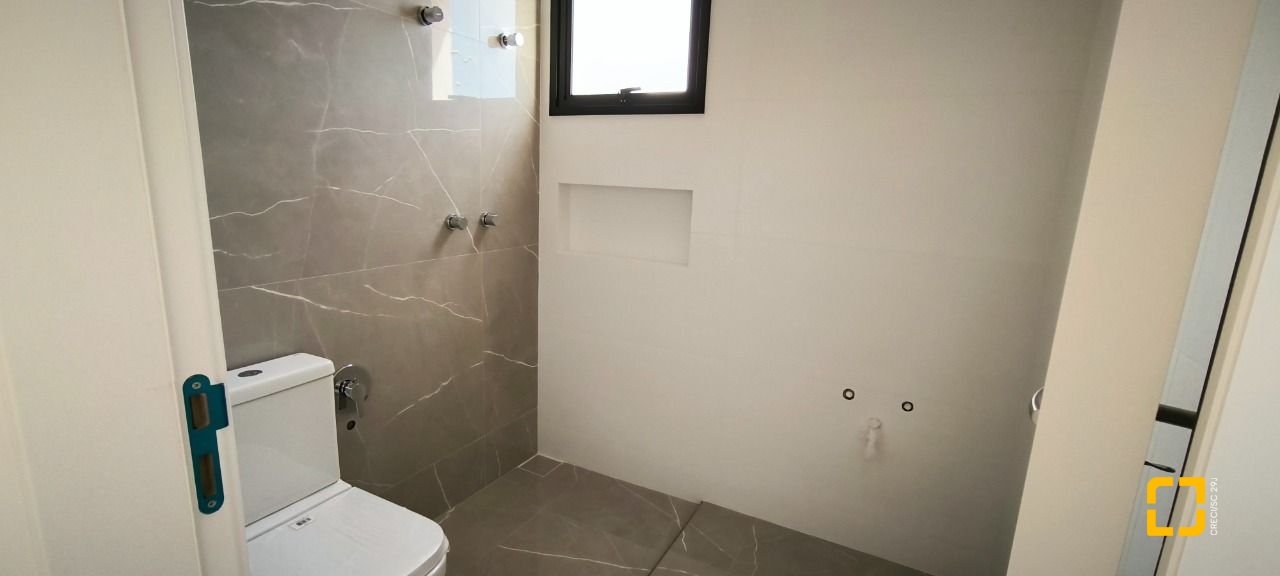Casa de Condomínio com 165m², 4 quartos (sendo 1 suíte), 2 garagens, no bairro Beira Rio em Biguaçu
