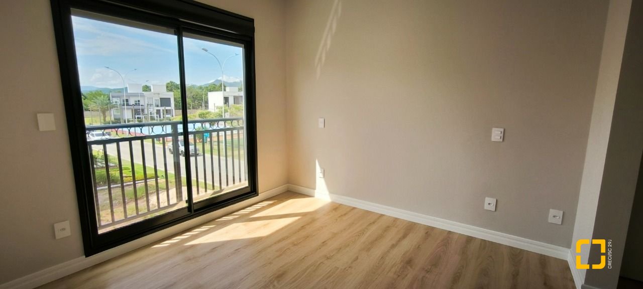 Casa de Condomínio com 165m², 4 quartos (sendo 1 suíte), 2 garagens, no bairro Beira Rio em Biguaçu