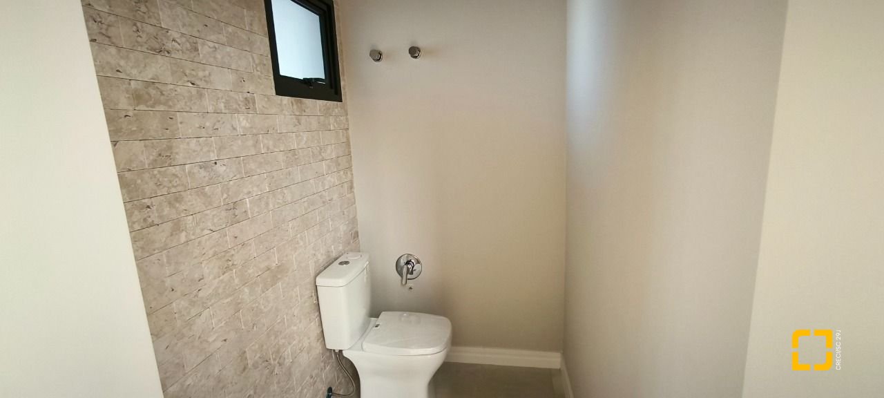 Casa de Condomínio com 165m², 3 quartos (sendo 1 suíte), 2 garagens, no bairro Beira Rio em Biguaçu