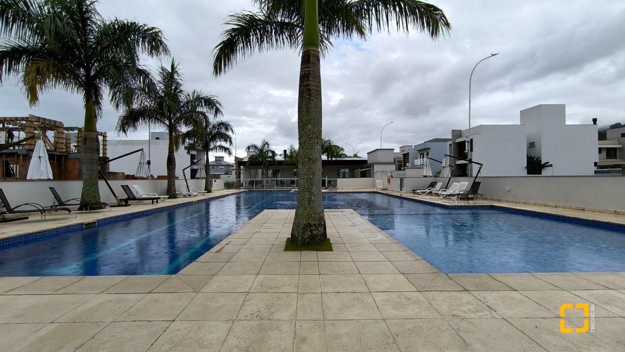 Casa de Condomínio com 165m², 3 quartos (sendo 1 suíte), 2 garagens, no bairro Beira Rio em Biguaçu