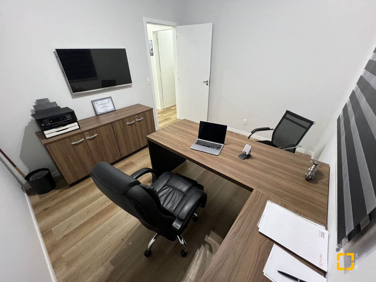 Casa com 200m², 5 quartos (sendo 2 suítes), 6 garagens, no bairro Serraria em São José