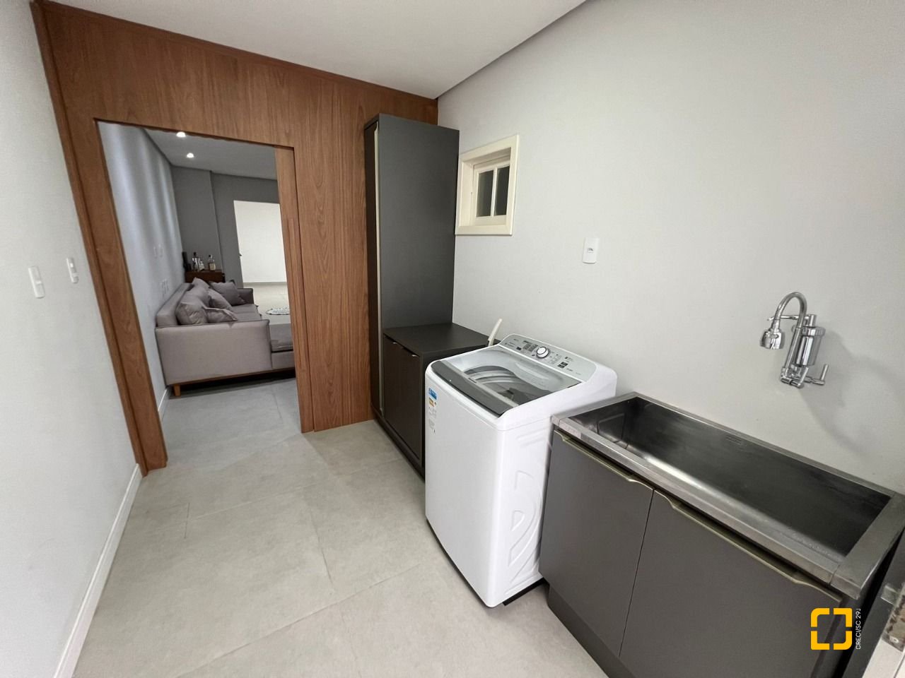 Casa com 200m², 5 quartos (sendo 2 suítes), 6 garagens, no bairro Serraria em São José