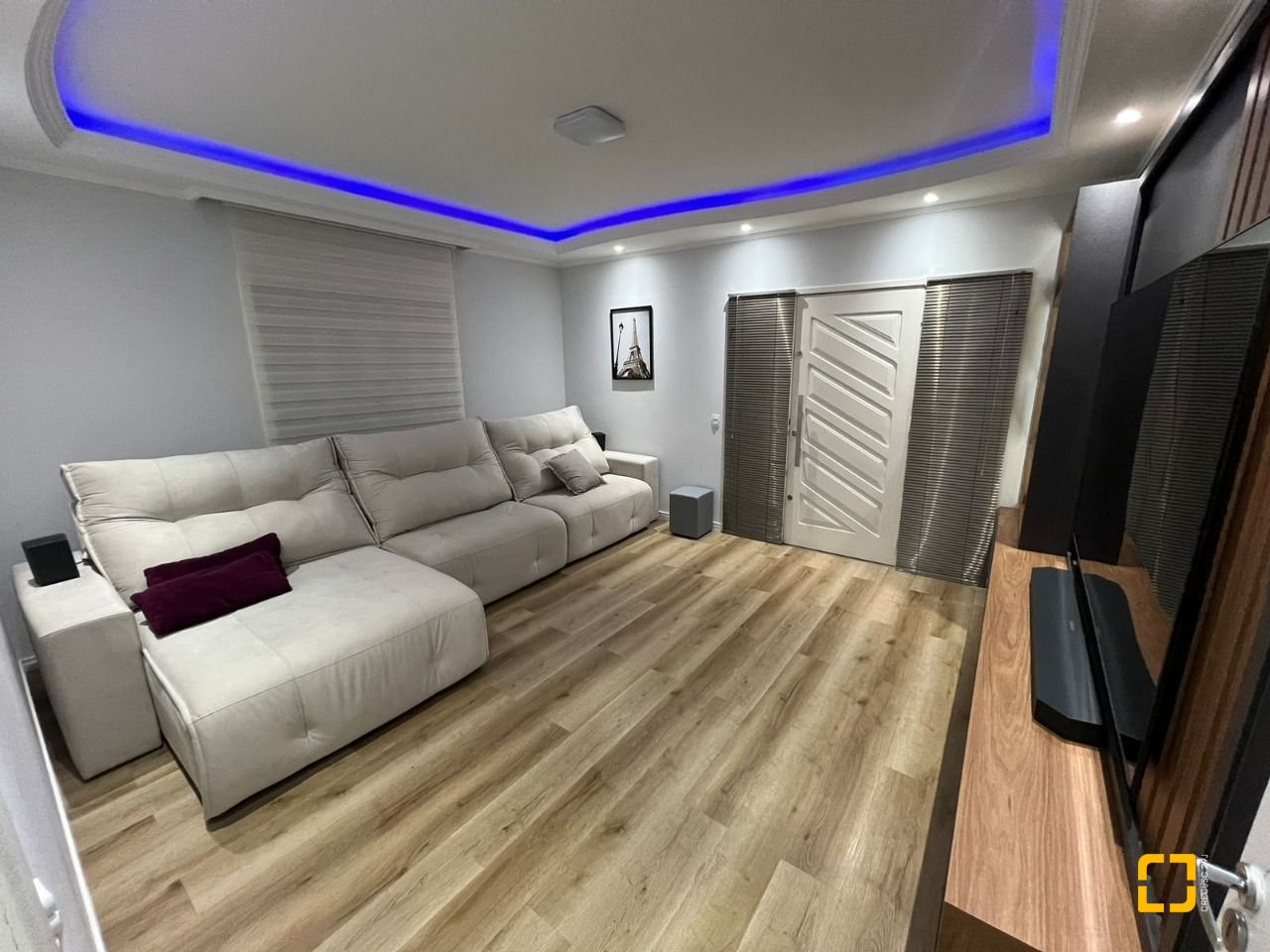 Casa com 200m², 3 quartos (sendo 2 suítes), 6 garagens, no bairro Serraria em São José