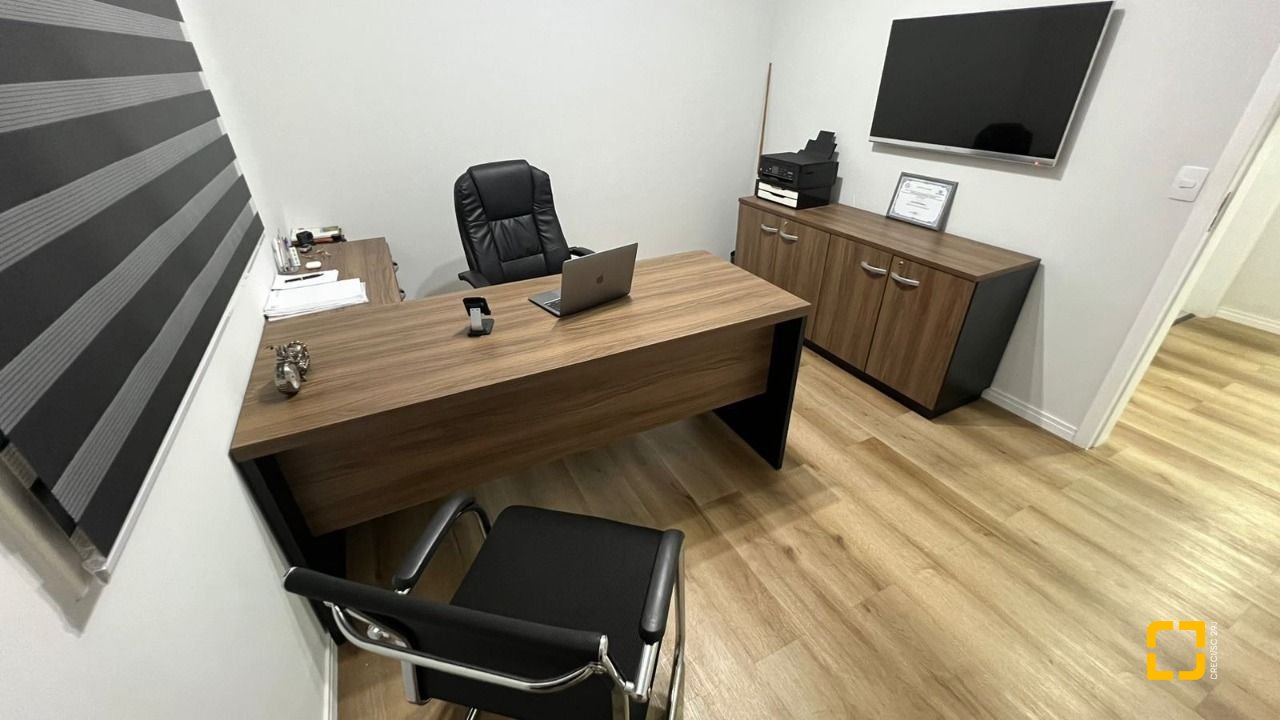 Casa com 200m², 3 quartos (sendo 2 suítes), 6 garagens, no bairro Serraria em São José