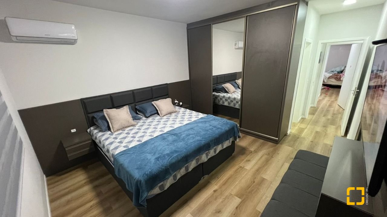 Casa com 200m², 3 quartos (sendo 2 suítes), 6 garagens, no bairro Serraria em São José