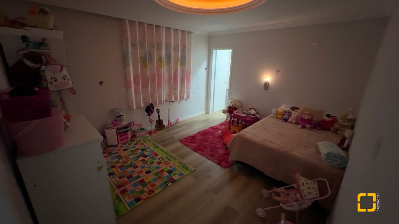 Casa com 200m², 3 quartos (sendo 2 suítes), 6 garagens, no bairro Serraria em São José