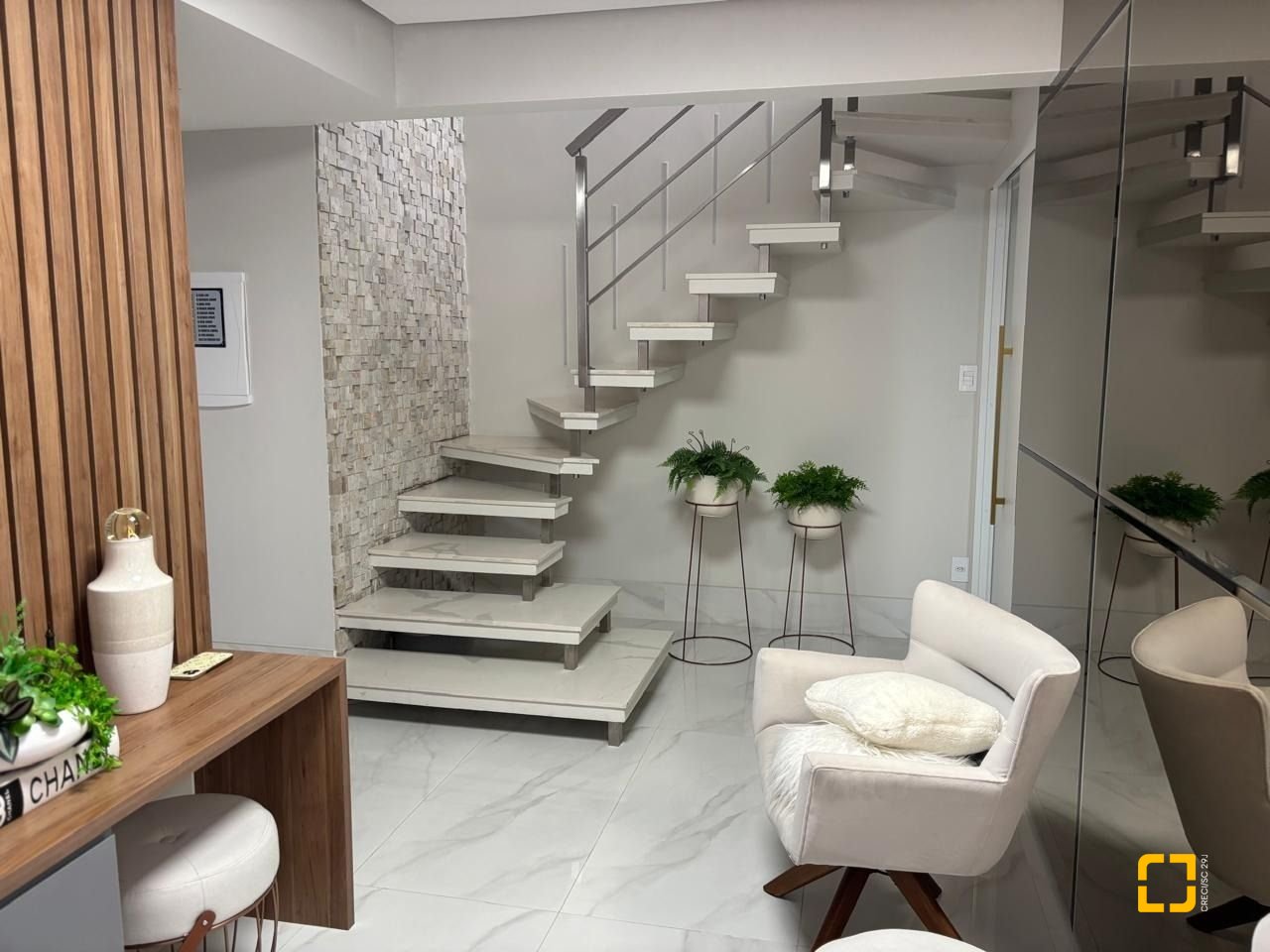 Apartamento com 173m², 4 quartos (sendo 2 suítes), 2 garagens, no bairro Campinas em São José