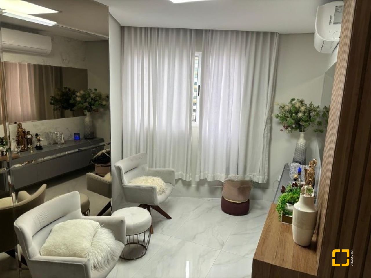 Apartamento com 173m², 4 quartos (sendo 2 suítes), 2 garagens, no bairro Campinas em São José