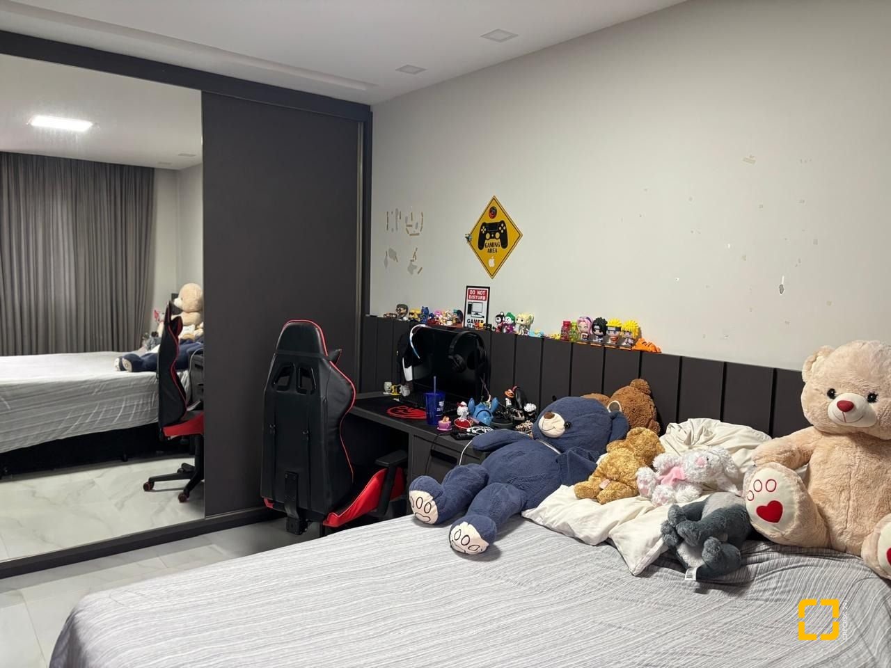 Apartamento com 173m², 4 quartos (sendo 2 suítes), 2 garagens, no bairro Campinas em São José