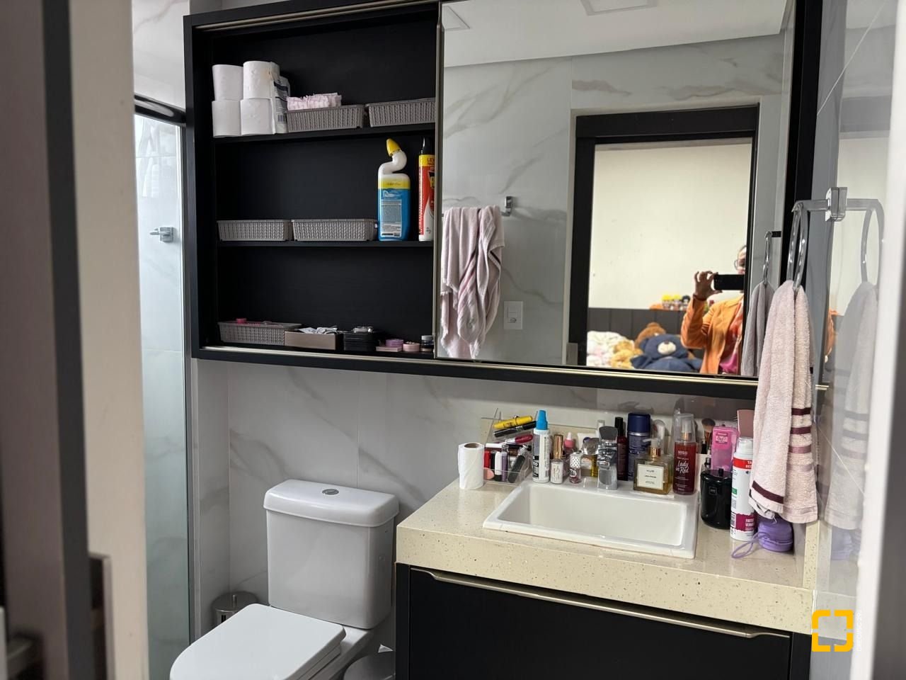 Apartamento com 173m², 4 quartos (sendo 2 suítes), 2 garagens, no bairro Campinas em São José