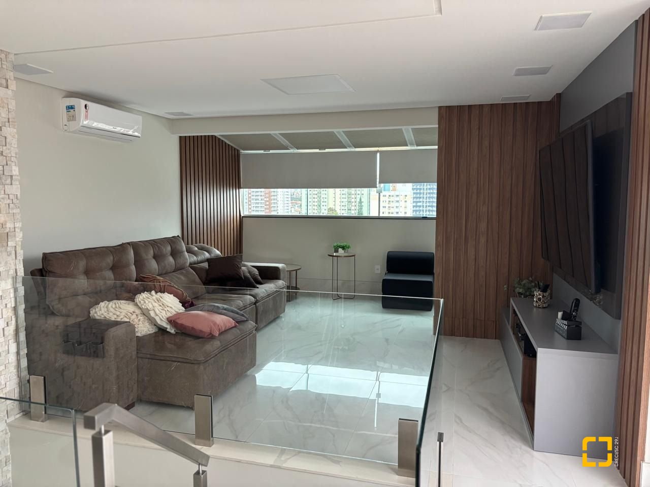 Apartamento com 173m², 4 quartos (sendo 2 suítes), 2 garagens, no bairro Campinas em São José