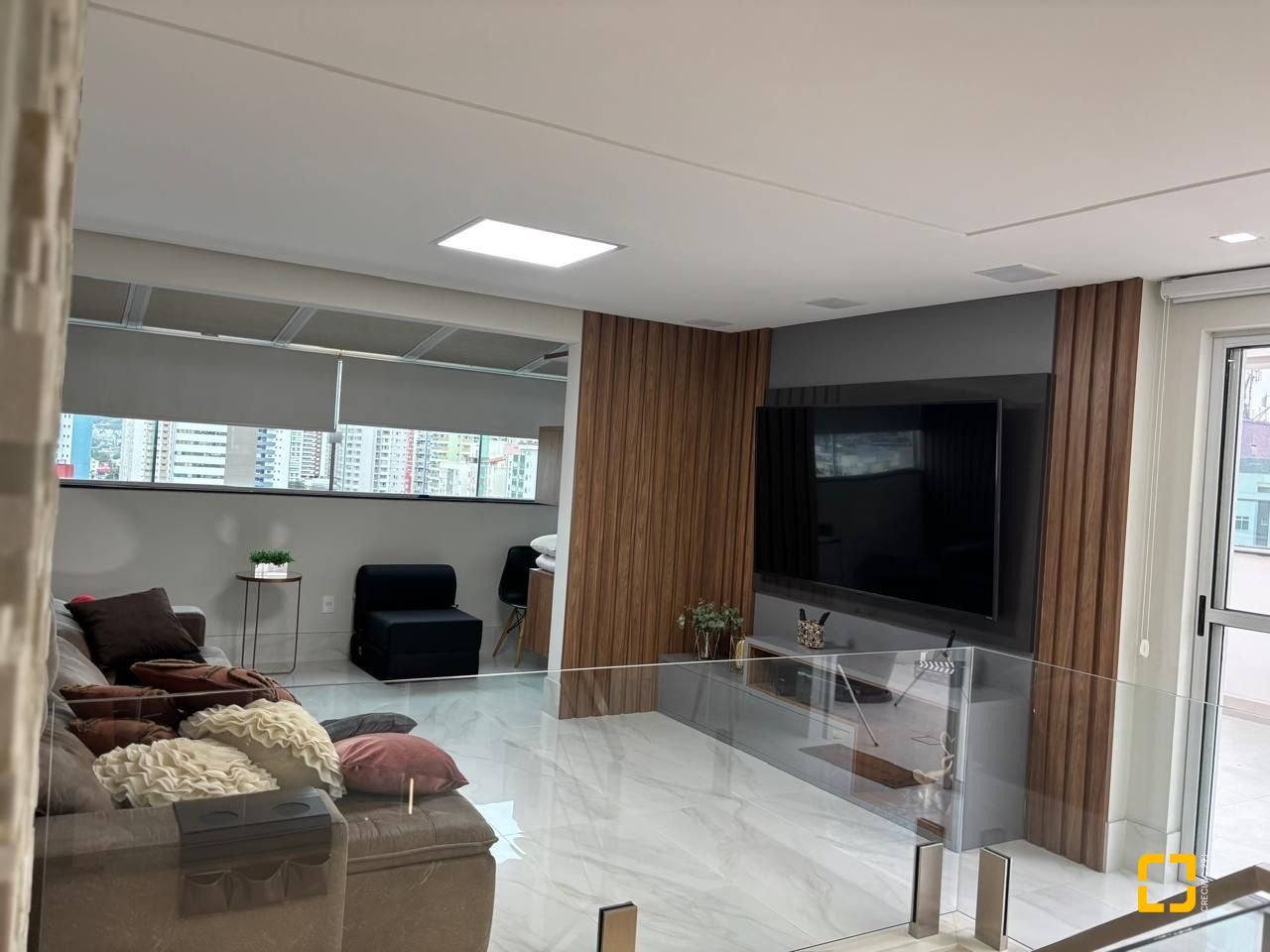 Apartamento com 173m², 4 quartos (sendo 2 suítes), 2 garagens, no bairro Campinas em São José