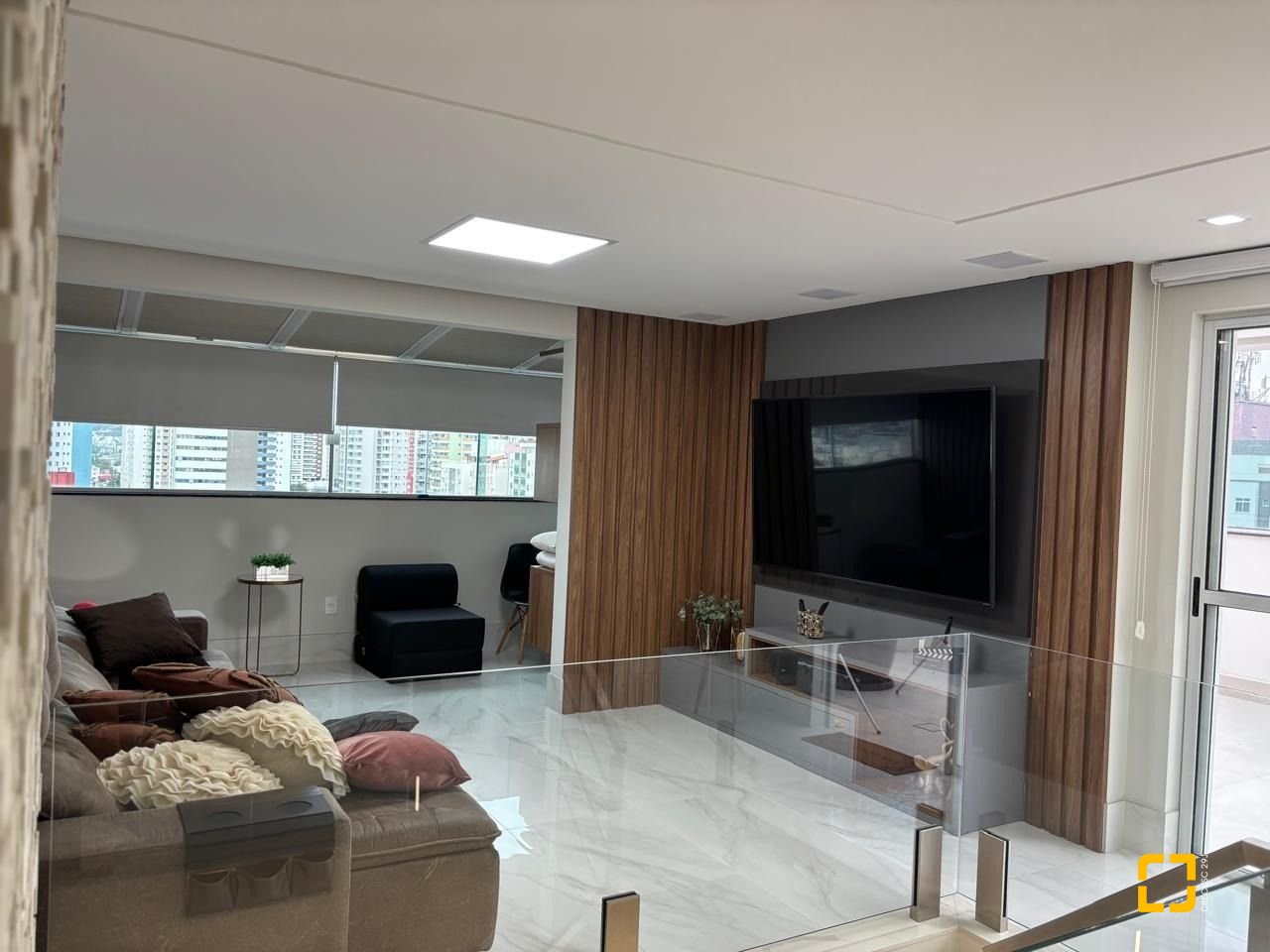 Apartamento com 173m², 4 quartos (sendo 2 suítes), 2 garagens, no bairro Campinas em São José