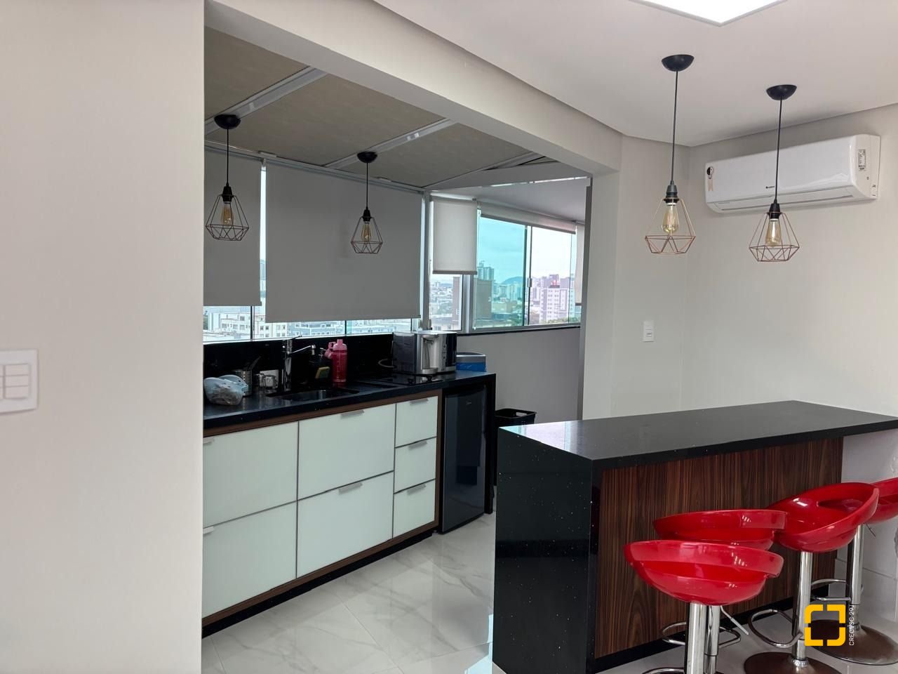 Apartamento com 173m², 4 quartos (sendo 2 suítes), 2 garagens, no bairro Campinas em São José