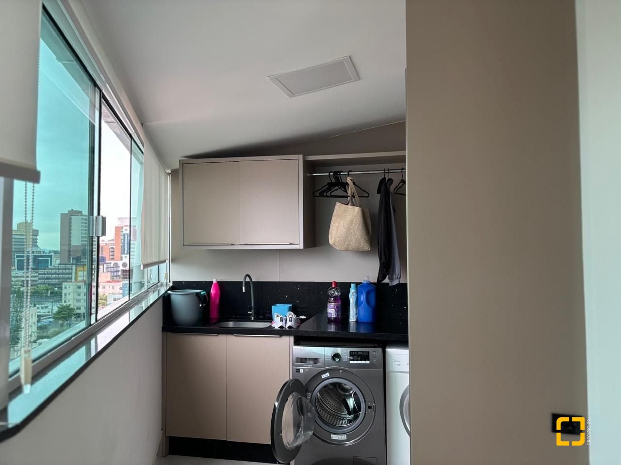 Apartamento com 173m², 4 quartos (sendo 2 suítes), 2 garagens, no bairro Campinas em São José