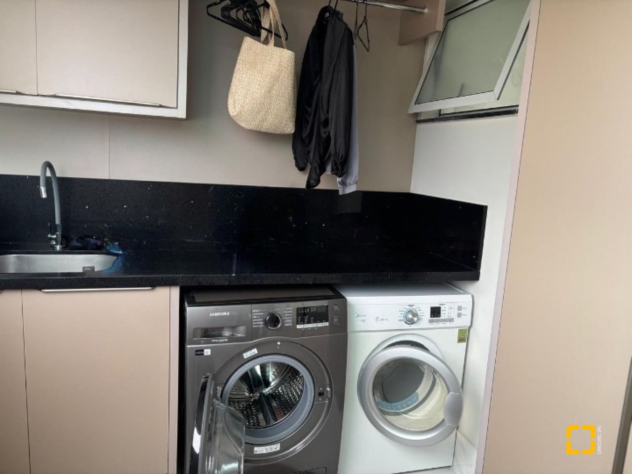 Apartamento com 173m², 4 quartos (sendo 2 suítes), 2 garagens, no bairro Campinas em São José