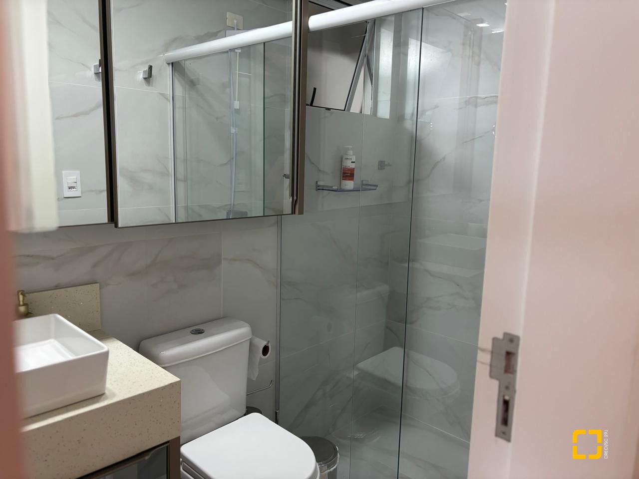 Apartamento com 173m², 4 quartos (sendo 2 suítes), 2 garagens, no bairro Campinas em São José