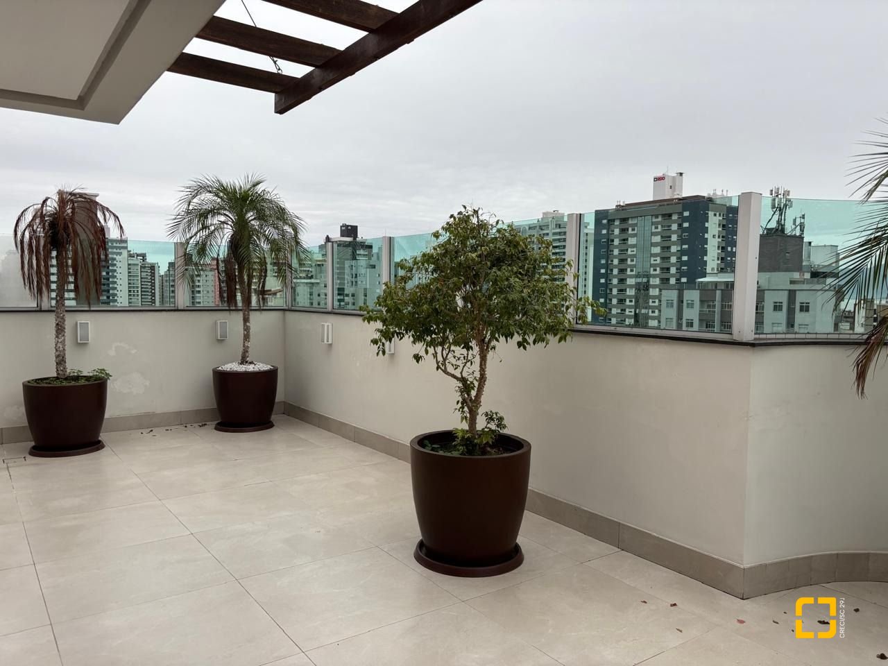 Apartamento com 173m², 4 quartos (sendo 2 suítes), 2 garagens, no bairro Campinas em São José
