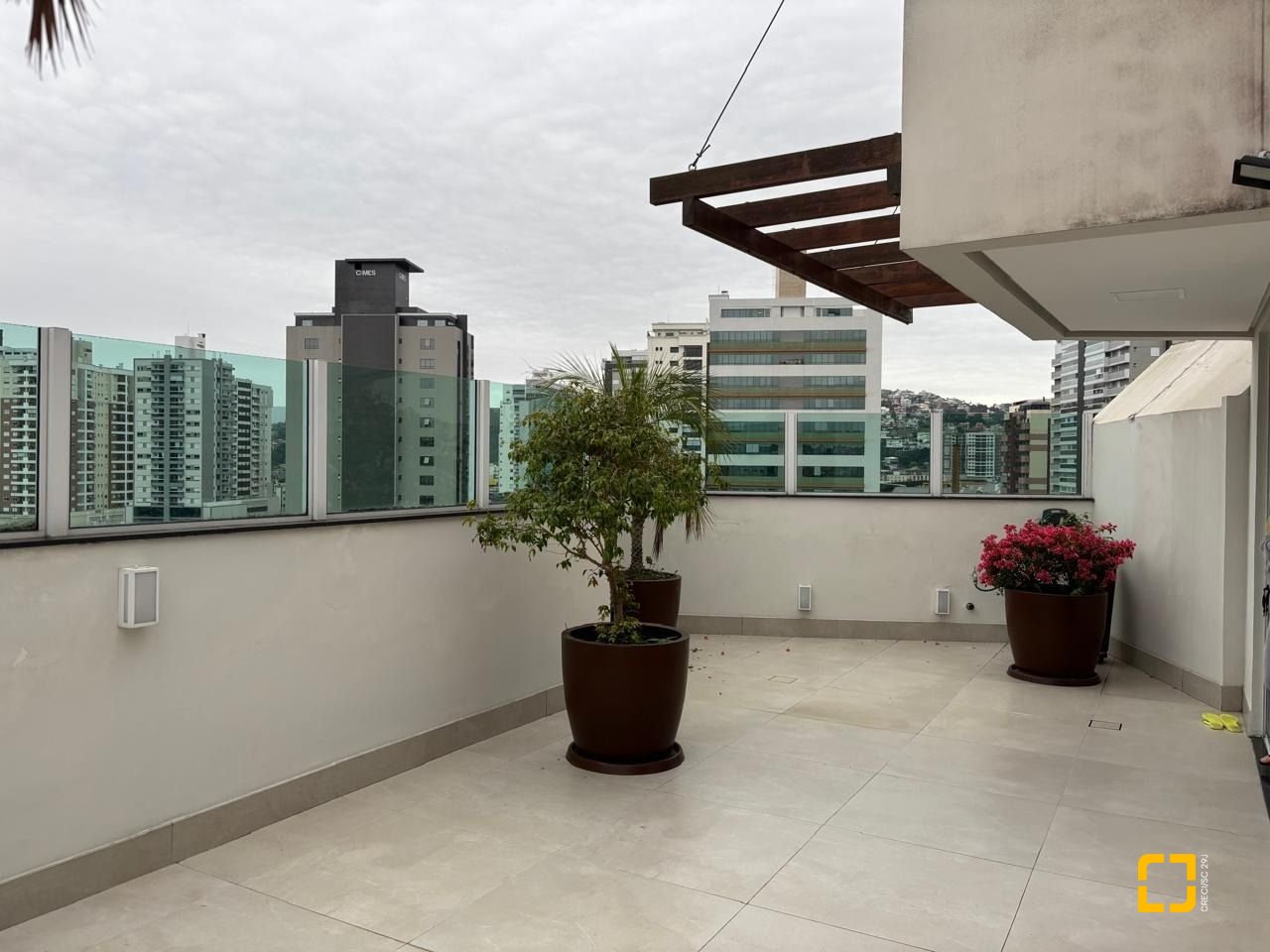 Apartamento com 173m², 4 quartos (sendo 2 suítes), 2 garagens, no bairro Campinas em São José