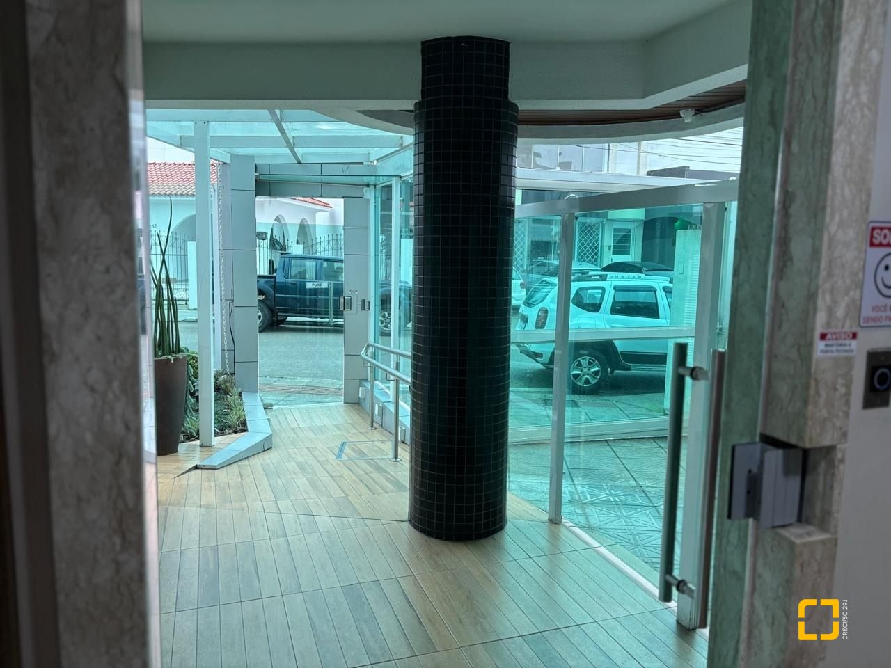 Apartamento com 173m², 4 quartos (sendo 2 suítes), 2 garagens, no bairro Campinas em São José