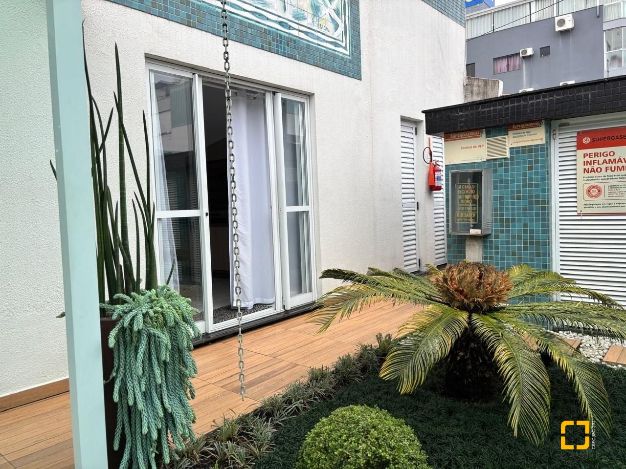 Apartamento com 173m², 4 quartos (sendo 2 suítes), 2 garagens, no bairro Campinas em São José