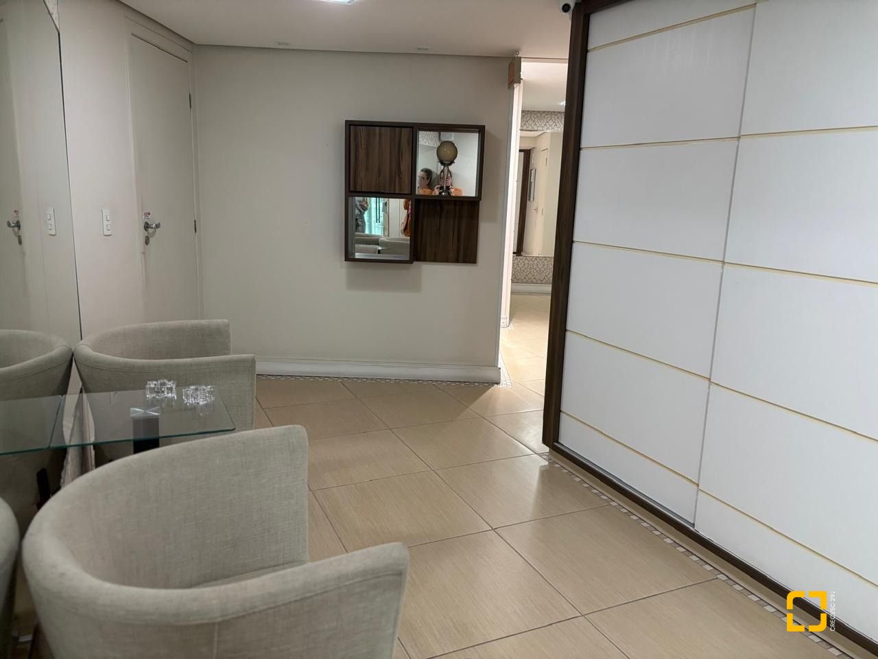 Apartamento com 173m², 4 quartos (sendo 2 suítes), 2 garagens, no bairro Campinas em São José
