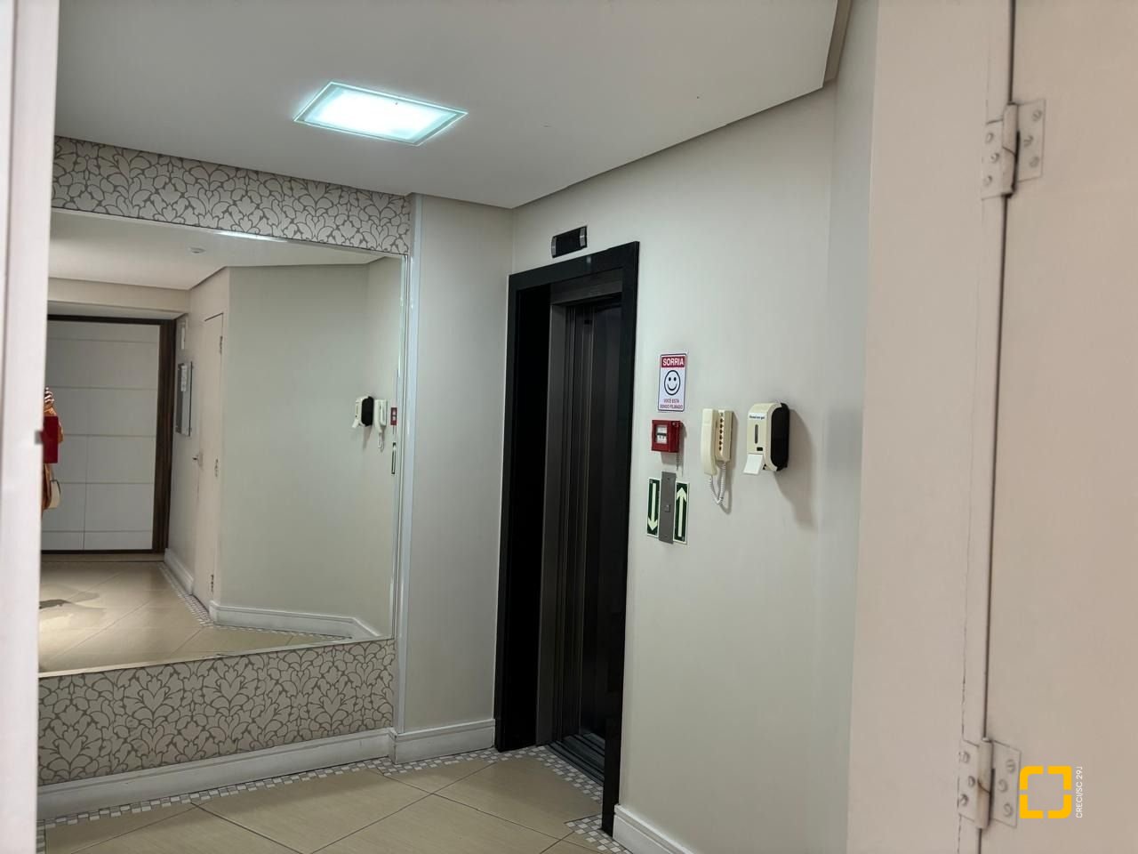 Apartamento com 173m², 4 quartos (sendo 2 suítes), 2 garagens, no bairro Campinas em São José