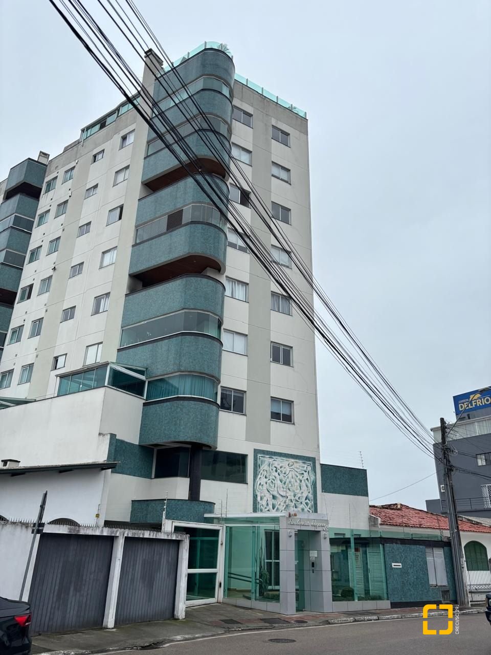 Apartamento com 173m², 4 quartos (sendo 2 suítes), 2 garagens, no bairro Campinas em São José