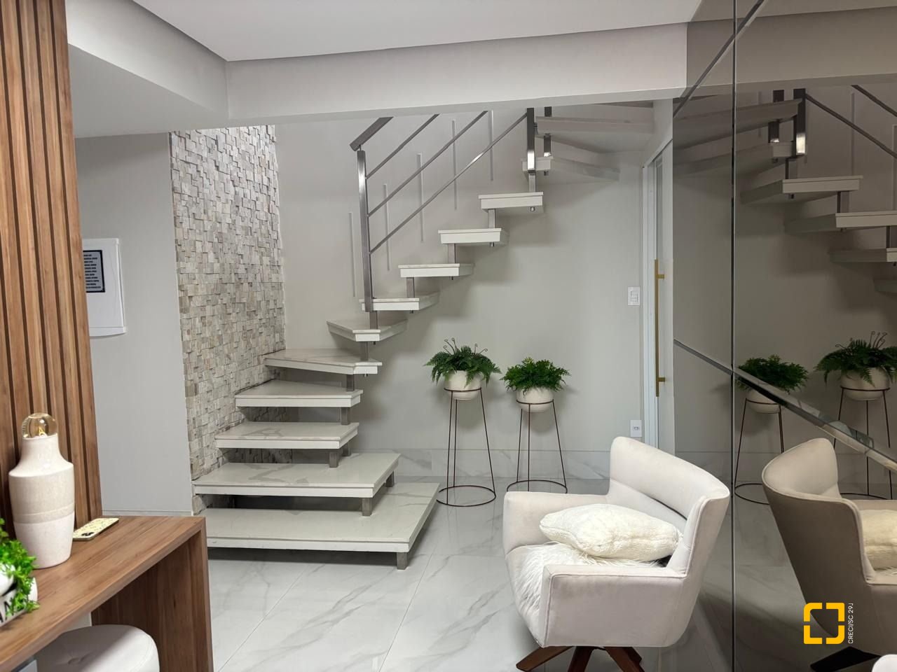 Apartamento com 173m², 4 quartos (sendo 2 suítes), 2 garagens, no bairro Campinas em São José