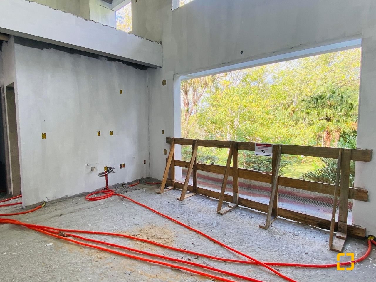 Apartamento com 70m², 3 quartos (sendo 1 suíte), 1 garagem, no bairro Lagoa de Conceição em Florianópolis