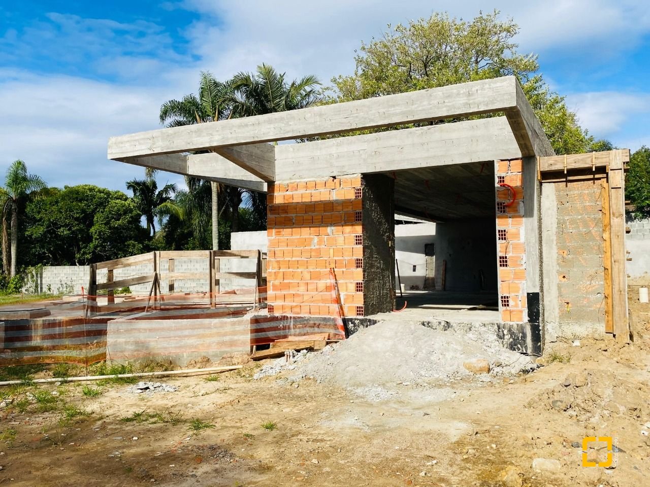 Apartamento com 70m², 2 quartos (sendo 1 suíte), 1 garagem, no bairro Lagoa de Conceição em Florianópolis