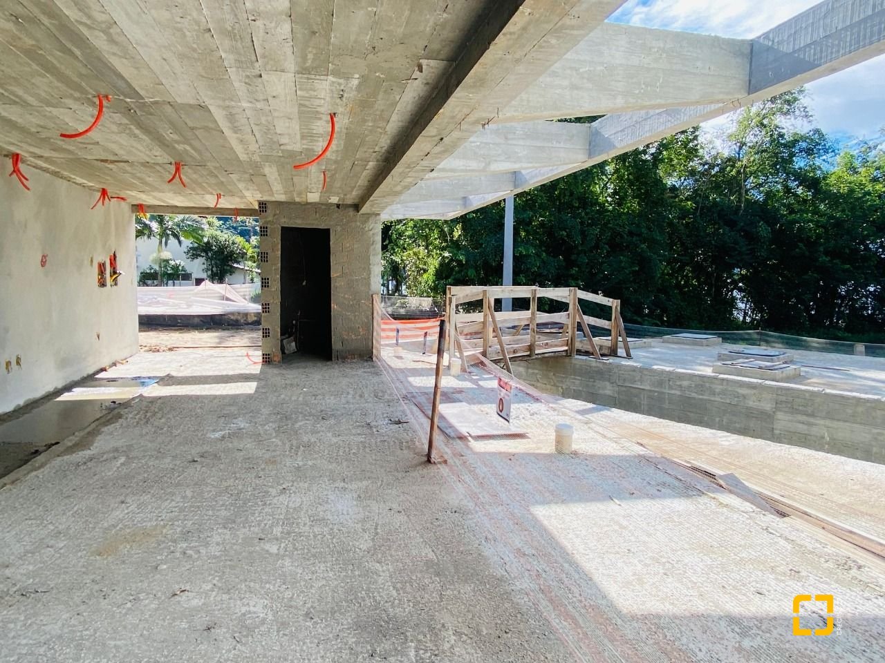 Apartamento com 70m², 2 quartos (sendo 1 suíte), 1 garagem, no bairro Lagoa de Conceição em Florianópolis