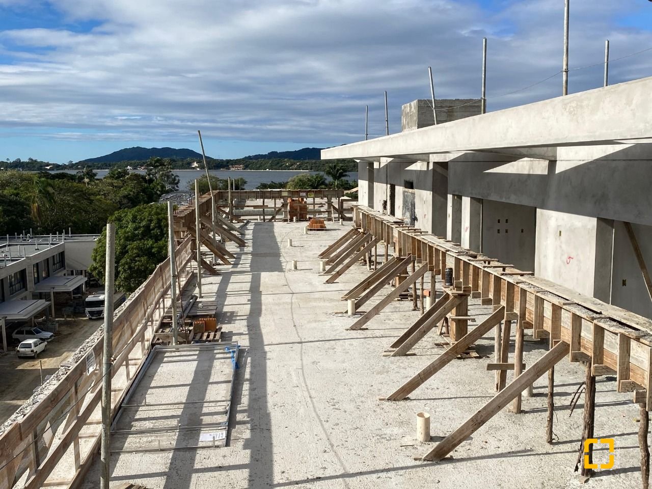 Apartamento com 70m², 2 quartos (sendo 1 suíte), 1 garagem, no bairro Lagoa de Conceição em Florianópolis