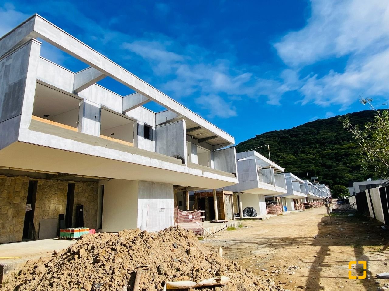 Apartamento com 70m², 3 quartos (sendo 1 suíte), 1 garagem, no bairro Lagoa de Conceição em Florianópolis