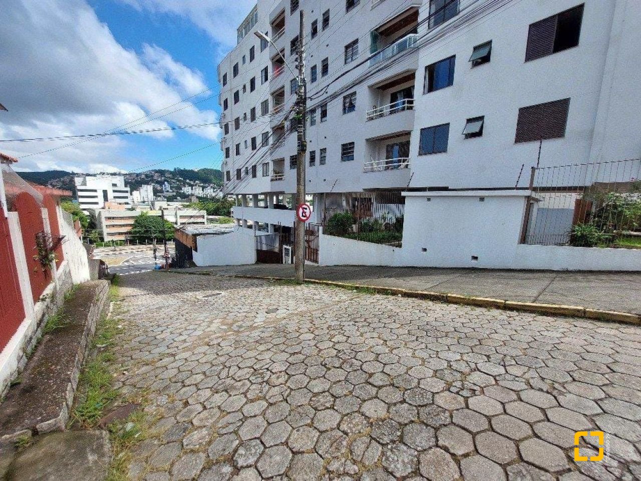 Apartamento com 77m², 3 quartos (sendo 1 suíte), 1 garagem, no bairro Trindade em Florianópolis