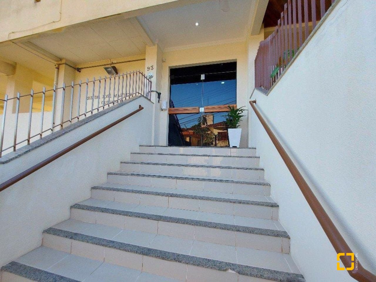 Apartamento com 77m², 3 quartos (sendo 1 suíte), 1 garagem, no bairro Trindade em Florianópolis
