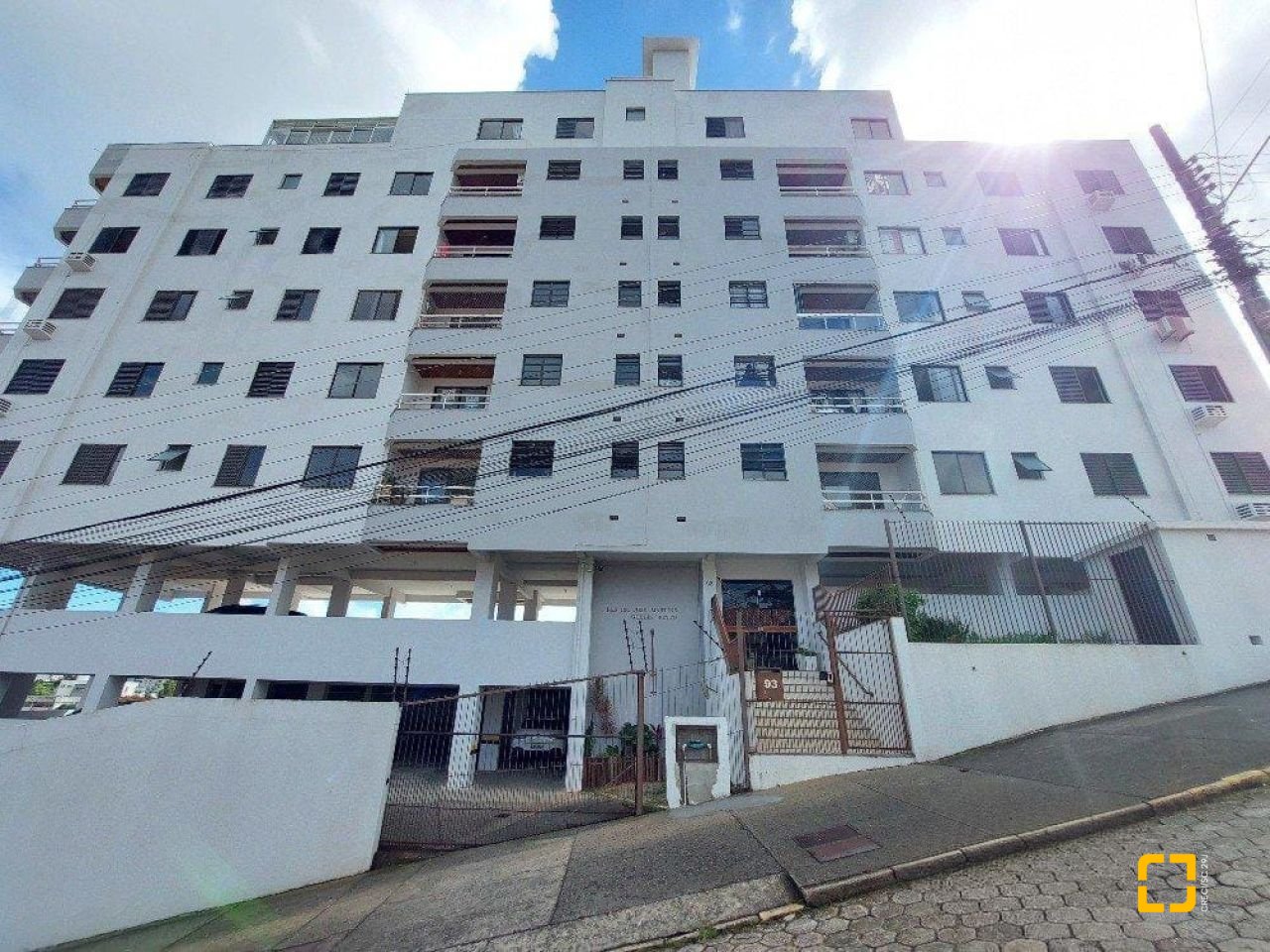 Apartamento com 77m², 3 quartos (sendo 1 suíte), 1 garagem, no bairro Trindade em Florianópolis