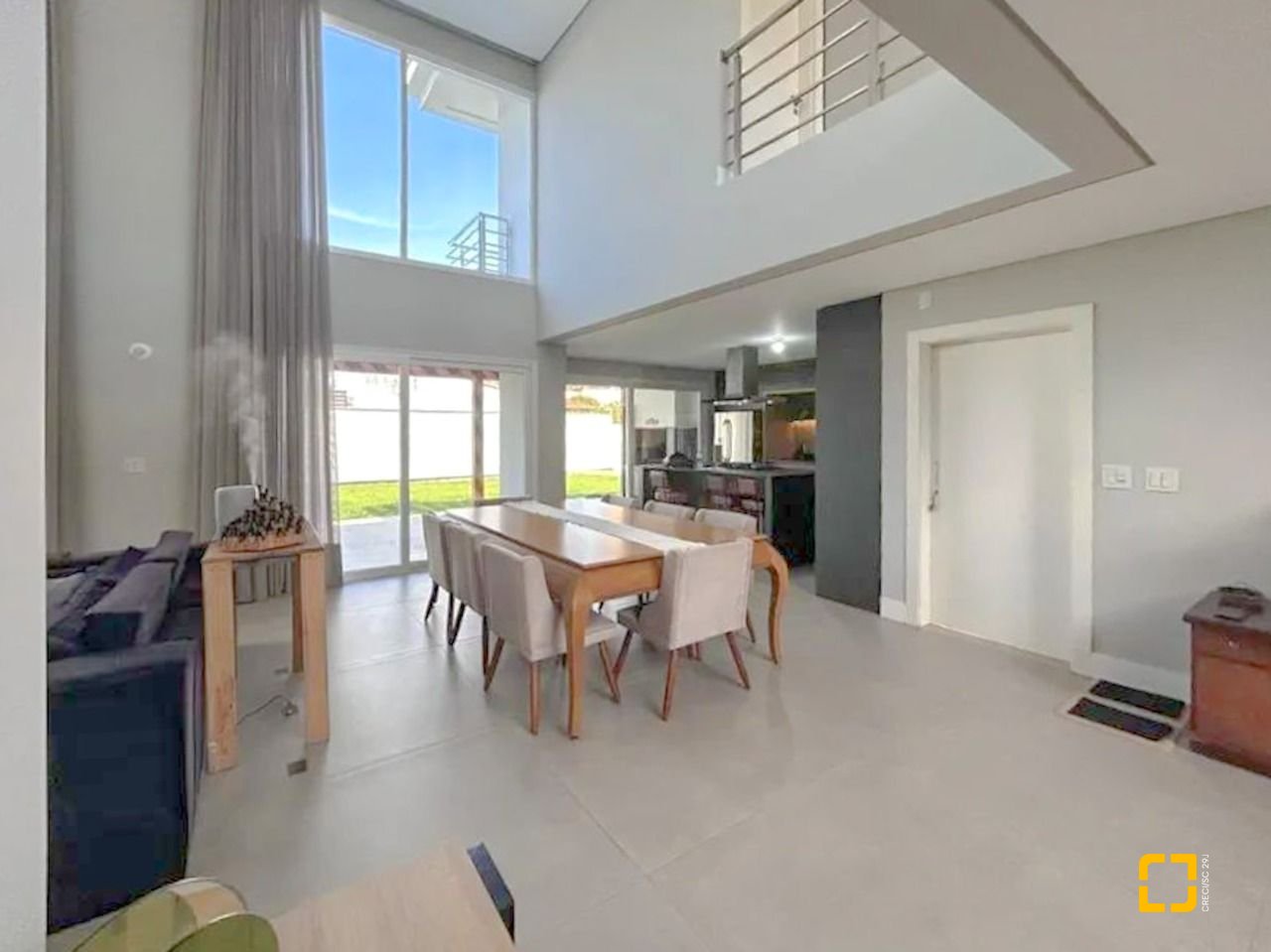 Casa de Condomínio com 378m², 7 quartos (sendo 3 suítes), 4 garagens, no bairro Campeche em Florianópolis