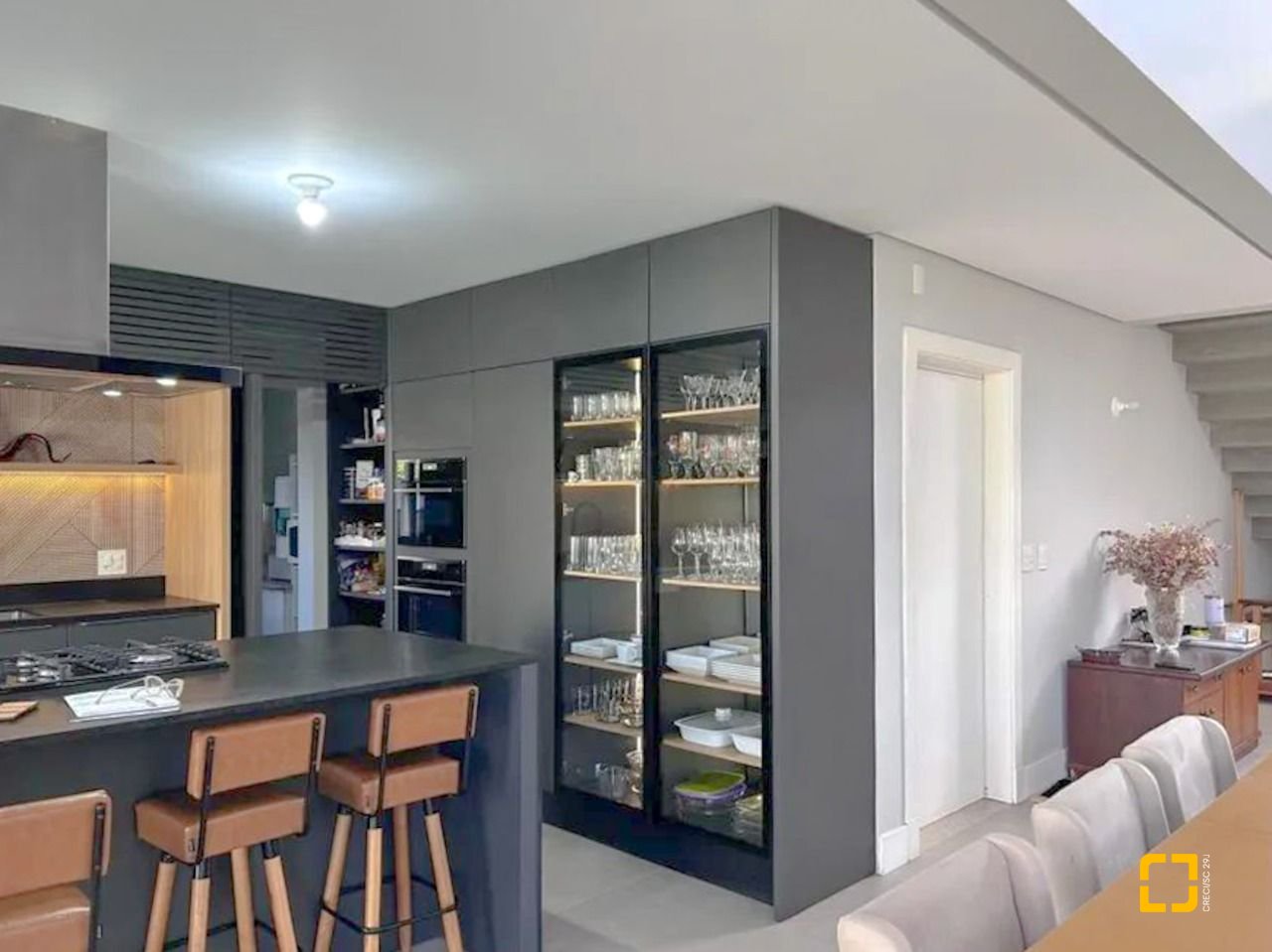 Casa de Condomínio com 378m², 7 quartos (sendo 3 suítes), 4 garagens, no bairro Campeche em Florianópolis