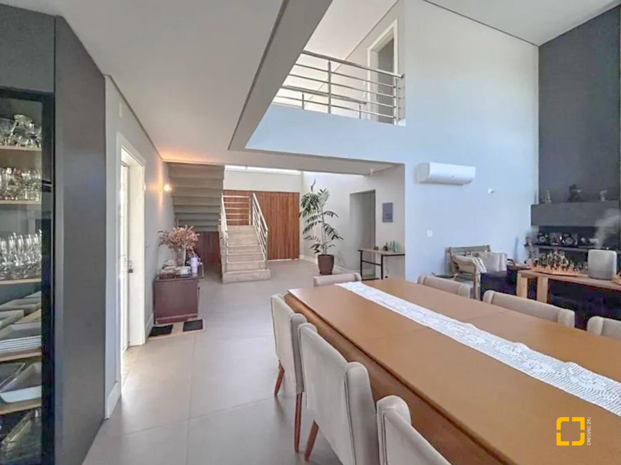 Casa de Condomínio com 378m², 7 quartos (sendo 3 suítes), 4 garagens, no bairro Campeche em Florianópolis