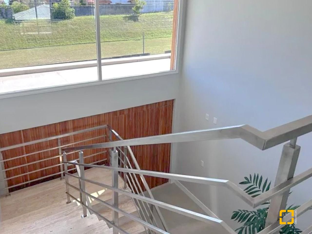 Casa de Condomínio com 378m², 7 quartos (sendo 3 suítes), 4 garagens, no bairro Campeche em Florianópolis