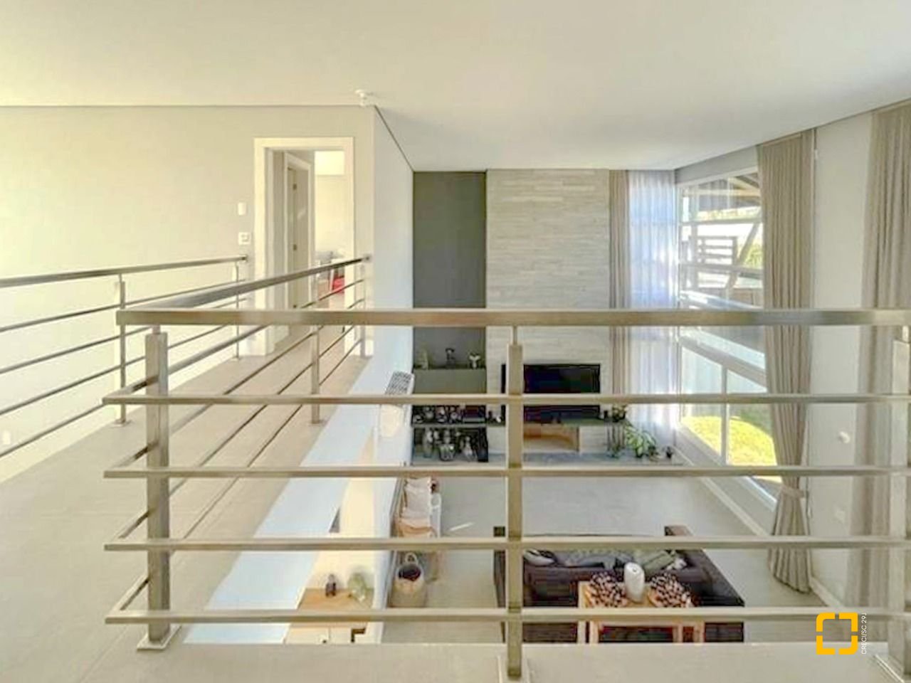 Casa de Condomínio com 378m², 7 quartos (sendo 3 suítes), 4 garagens, no bairro Campeche em Florianópolis
