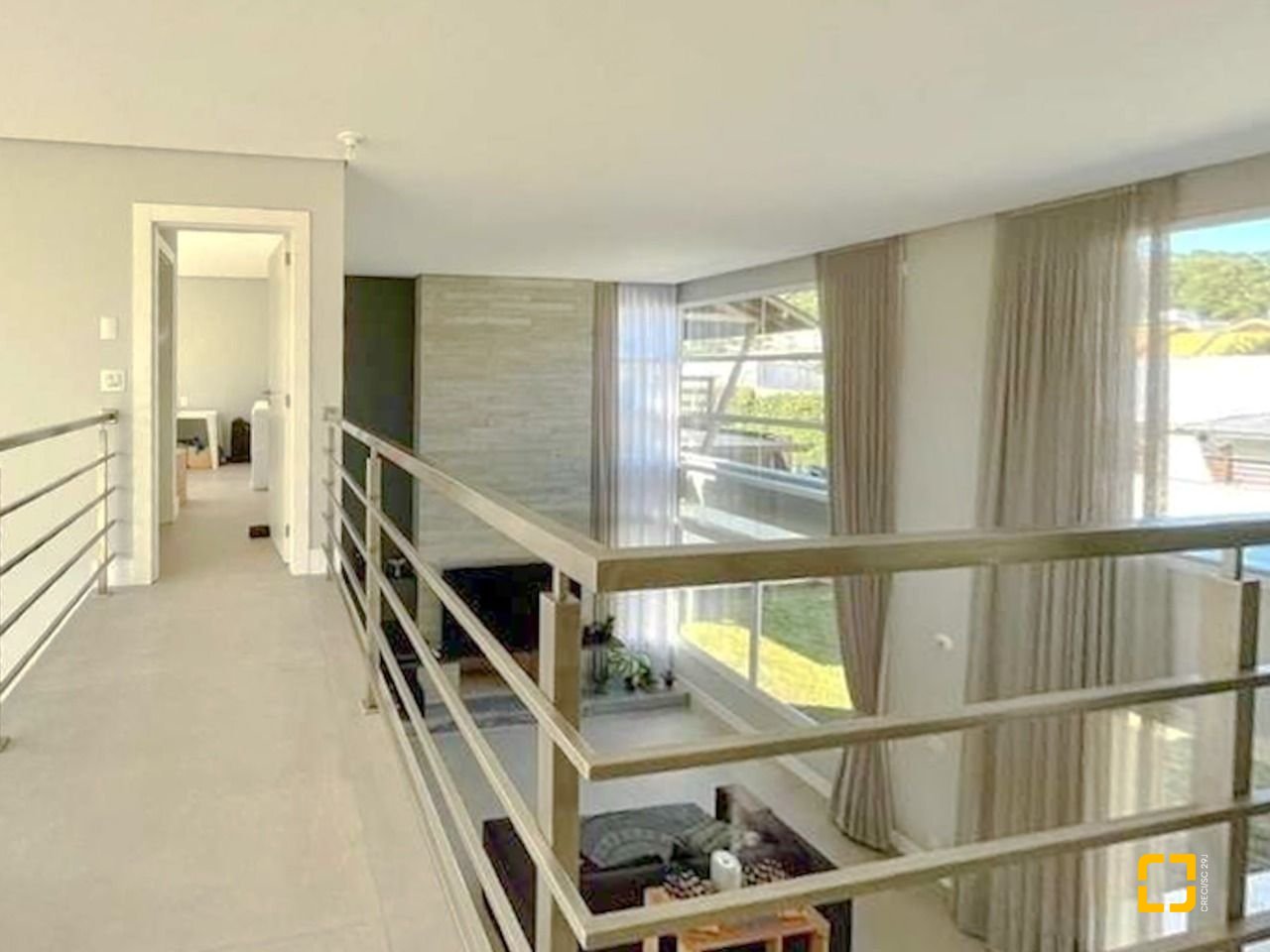 Casa de Condomínio com 378m², 7 quartos (sendo 3 suítes), 4 garagens, no bairro Campeche em Florianópolis