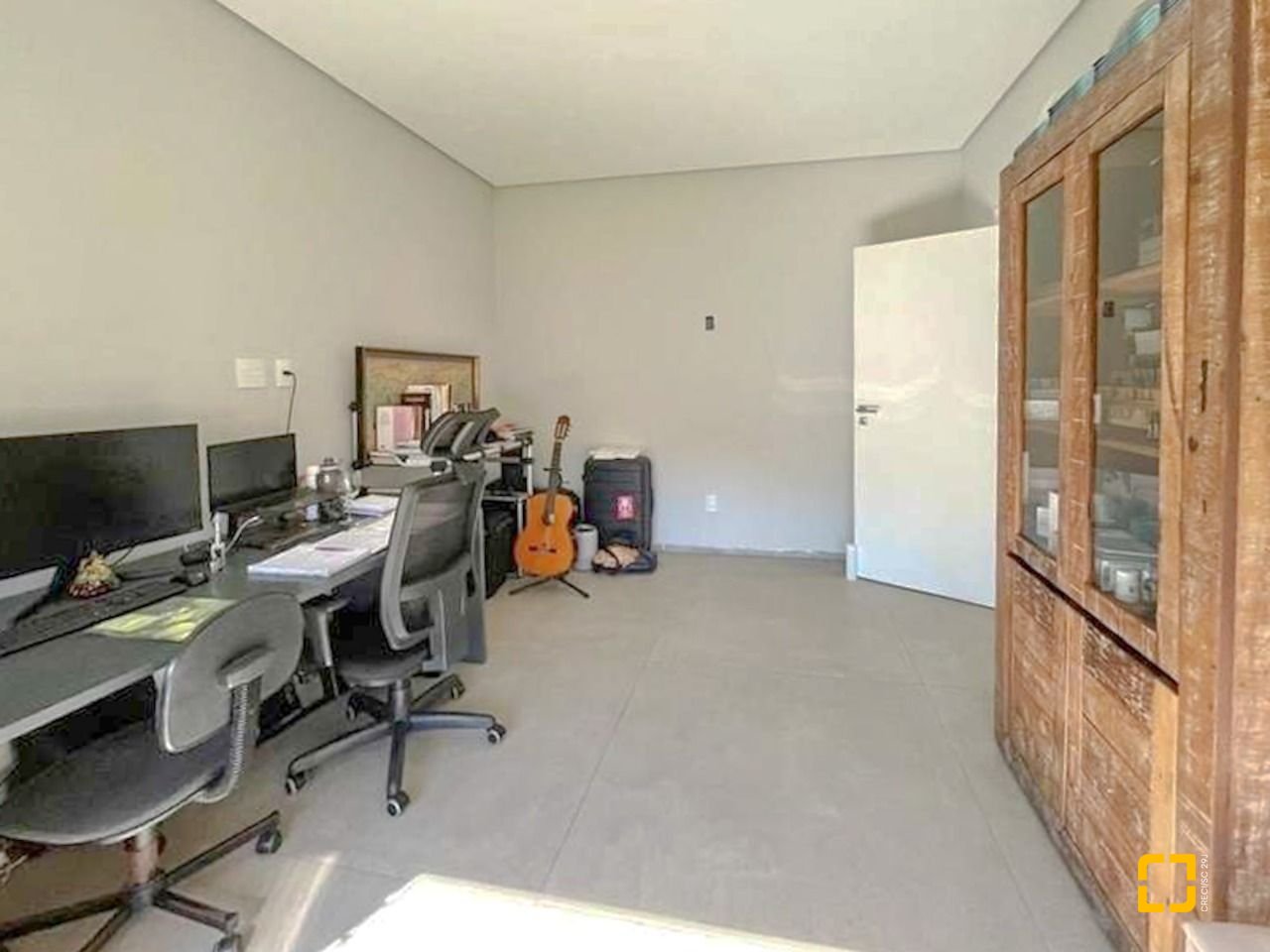 Casa de Condomínio com 378m², 7 quartos (sendo 3 suítes), 4 garagens, no bairro Campeche em Florianópolis