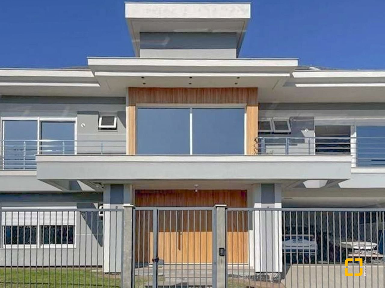 Casa de Condomínio com 378m², 7 quartos (sendo 3 suítes), 4 garagens, no bairro Campeche em Florianópolis