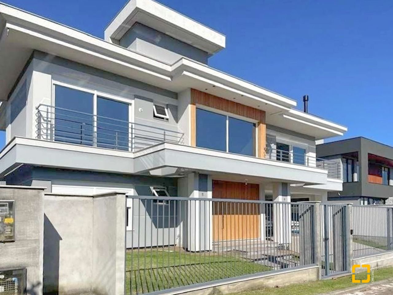 Casa de Condomínio com 378m², 7 quartos (sendo 3 suítes), 4 garagens, no bairro Campeche em Florianópolis