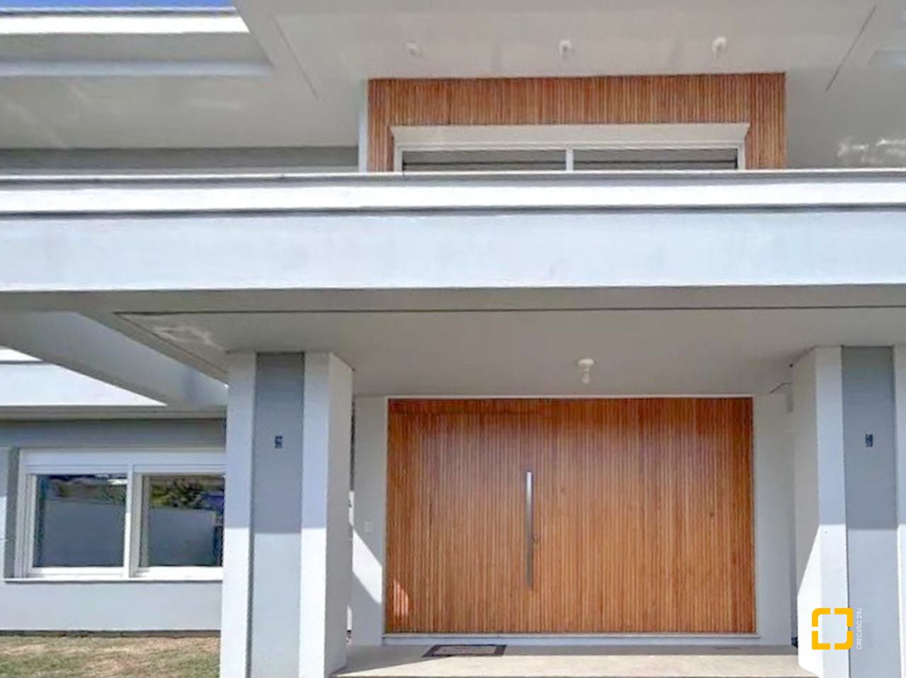 Casa de Condomínio com 378m², 7 quartos (sendo 3 suítes), 4 garagens, no bairro Campeche em Florianópolis