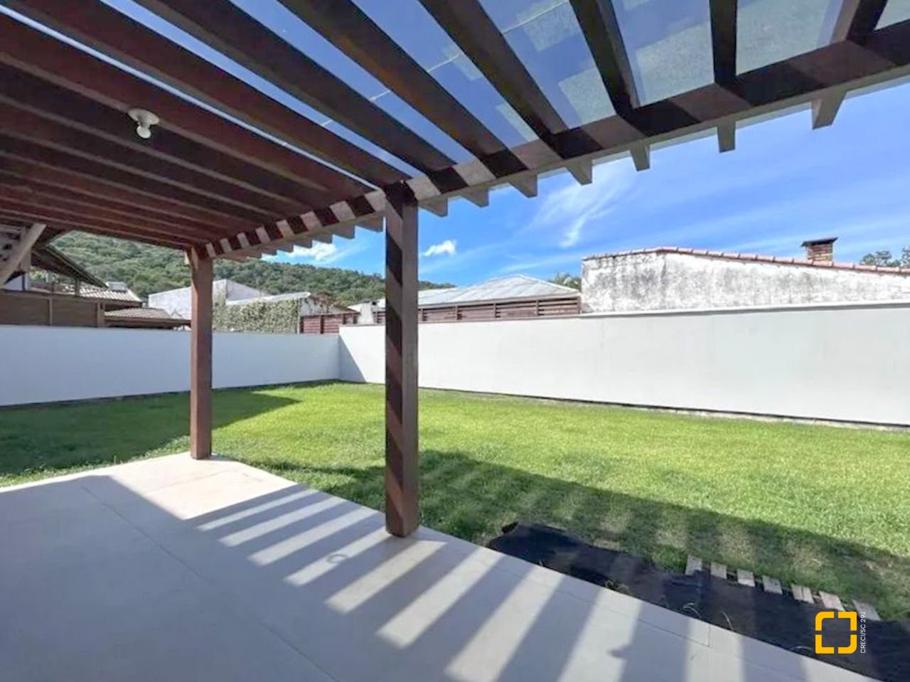 Casa de Condomínio com 378m², 7 quartos (sendo 3 suítes), 4 garagens, no bairro Campeche em Florianópolis
