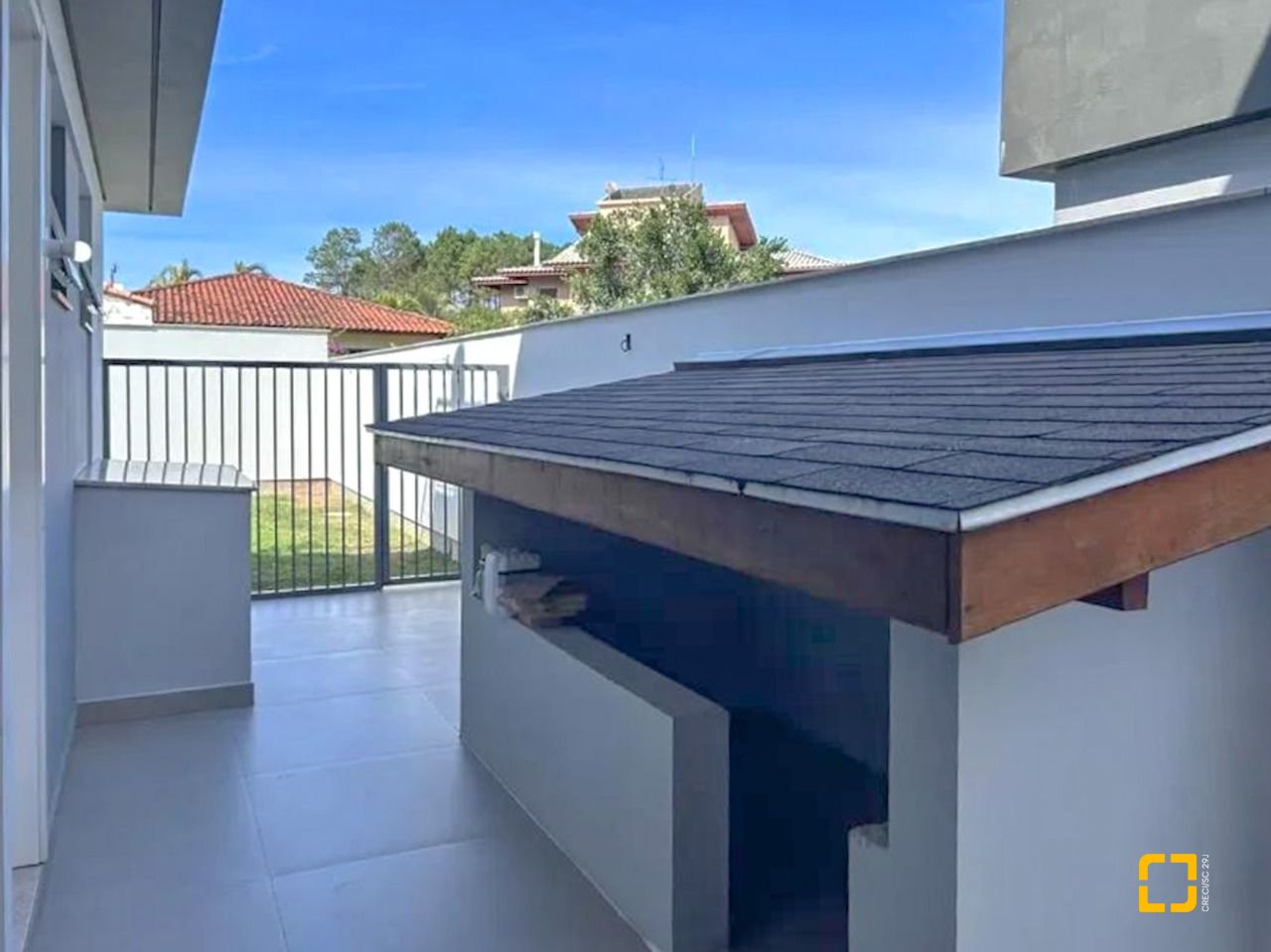 Casa de Condomínio com 378m², 7 quartos (sendo 3 suítes), 4 garagens, no bairro Campeche em Florianópolis